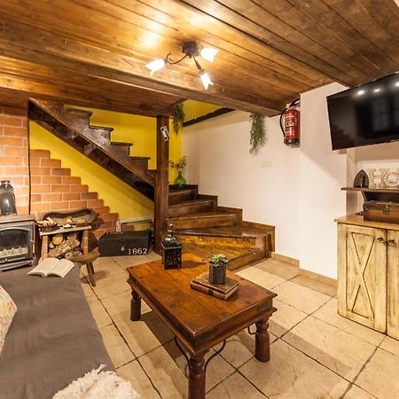Ferienwohnung La Congosta Magica Aldea Rodeada De Montanas La Plaza Exterior foto