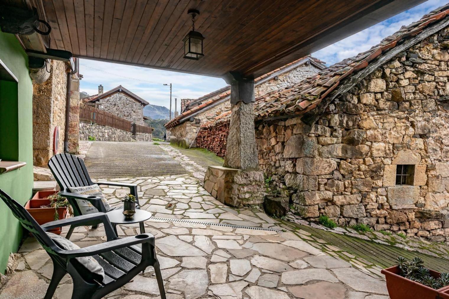 Ferienwohnung La Congosta Magica Aldea Rodeada De Montanas La Plaza Exterior foto