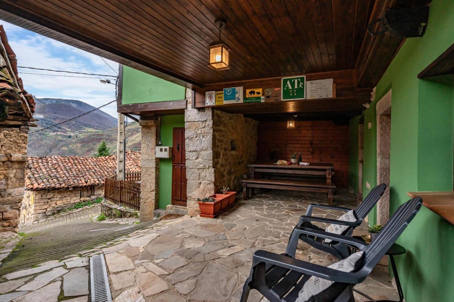 Ferienwohnung La Congosta Magica Aldea Rodeada De Montanas La Plaza Exterior foto
