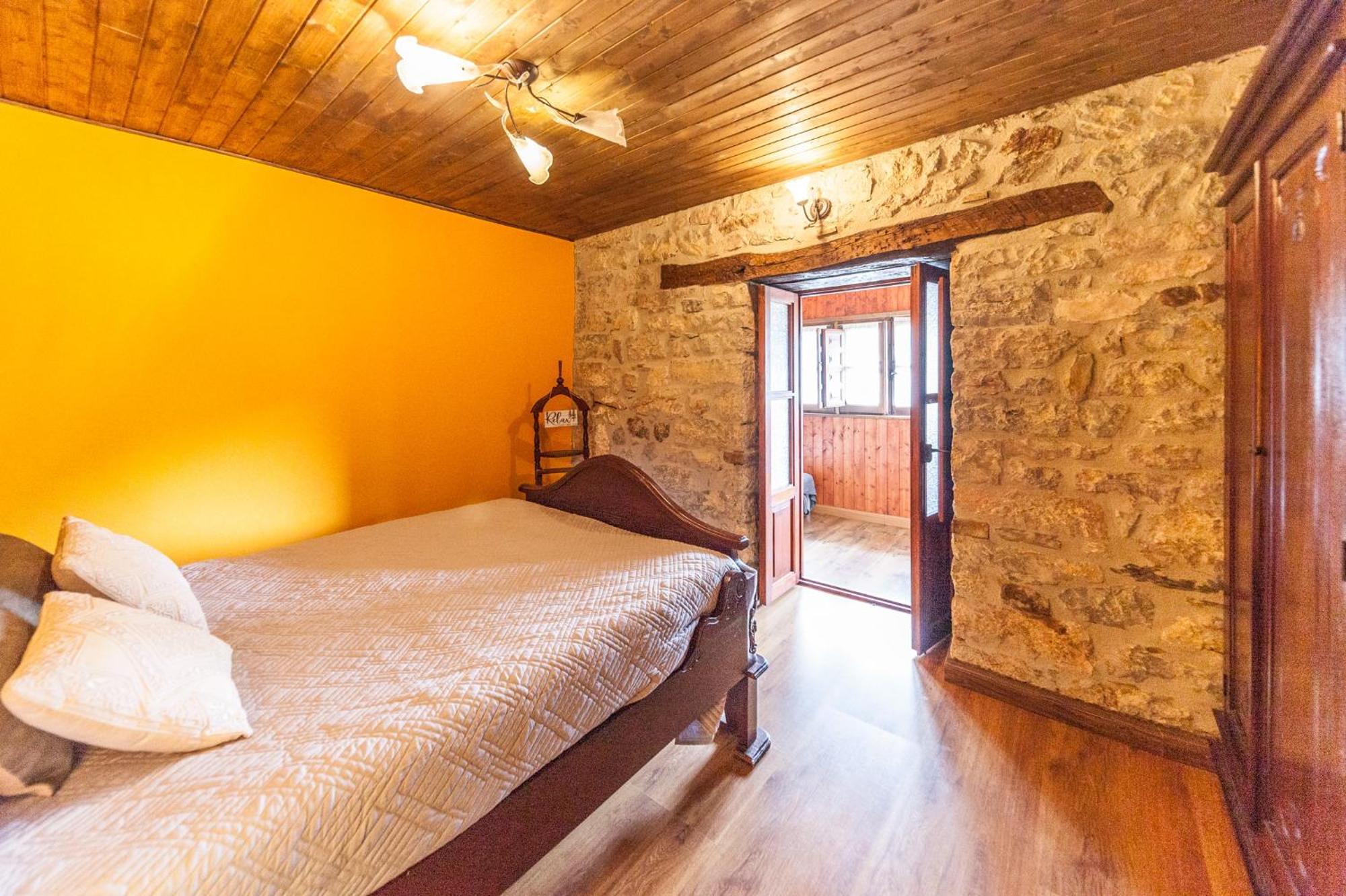 Ferienwohnung La Congosta Magica Aldea Rodeada De Montanas La Plaza Exterior foto