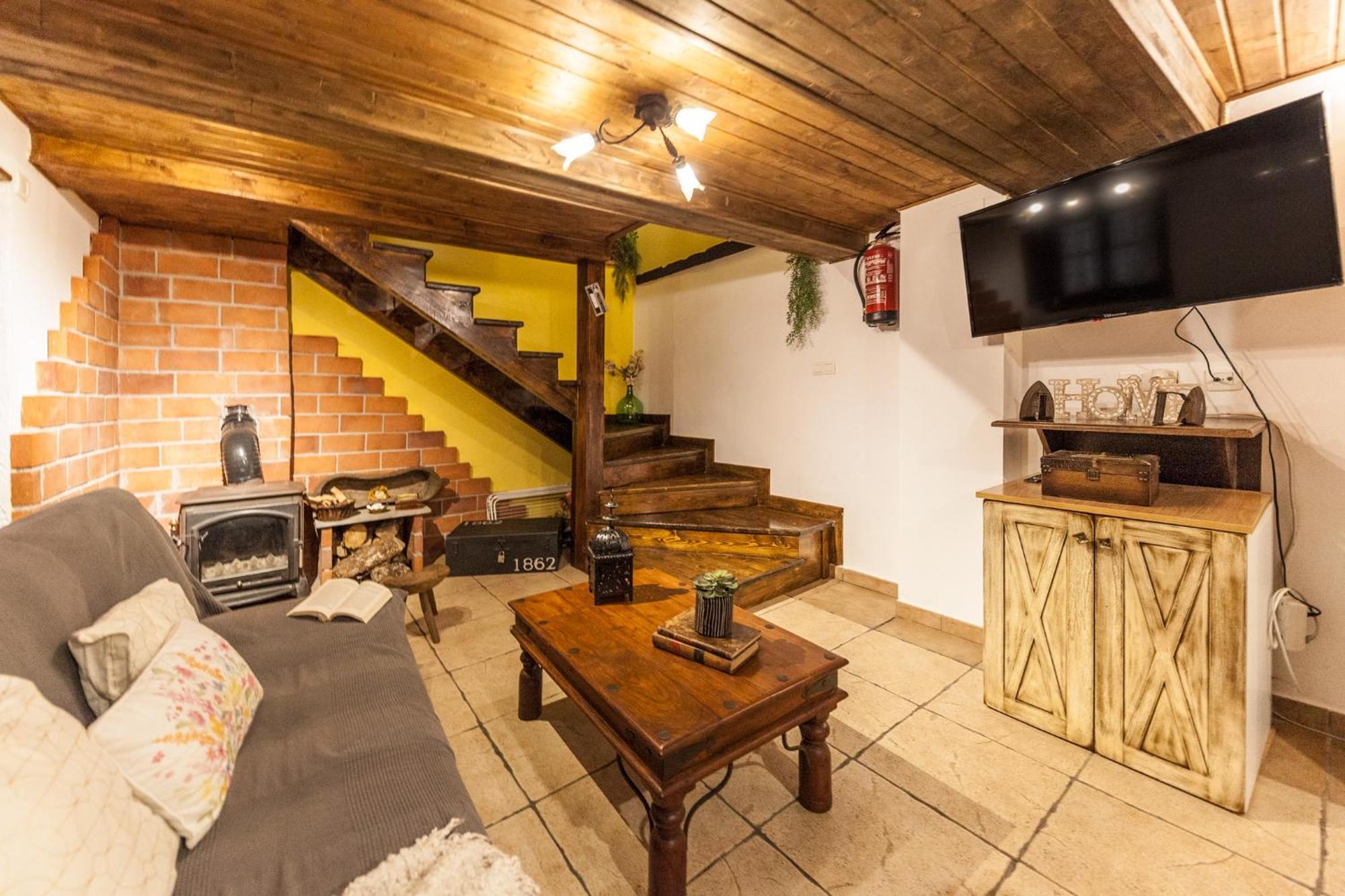 Ferienwohnung La Congosta Magica Aldea Rodeada De Montanas La Plaza Exterior foto