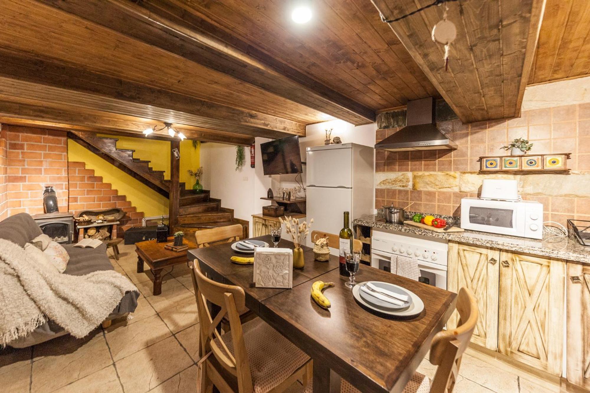 Ferienwohnung La Congosta Magica Aldea Rodeada De Montanas La Plaza Exterior foto